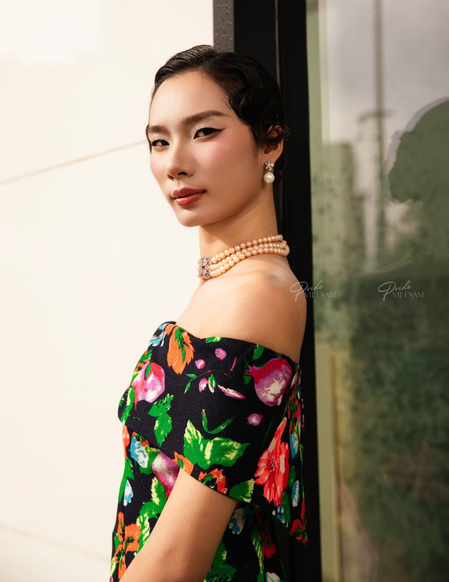 Áo Dài Gấm Nữ Đen Hoa Pride Việt Nam