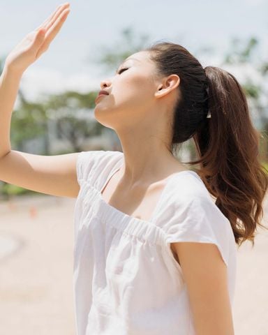  Áo Kiểu Cổ Vuông  Linen Trắng Tháng Năm Rực Rỡ 