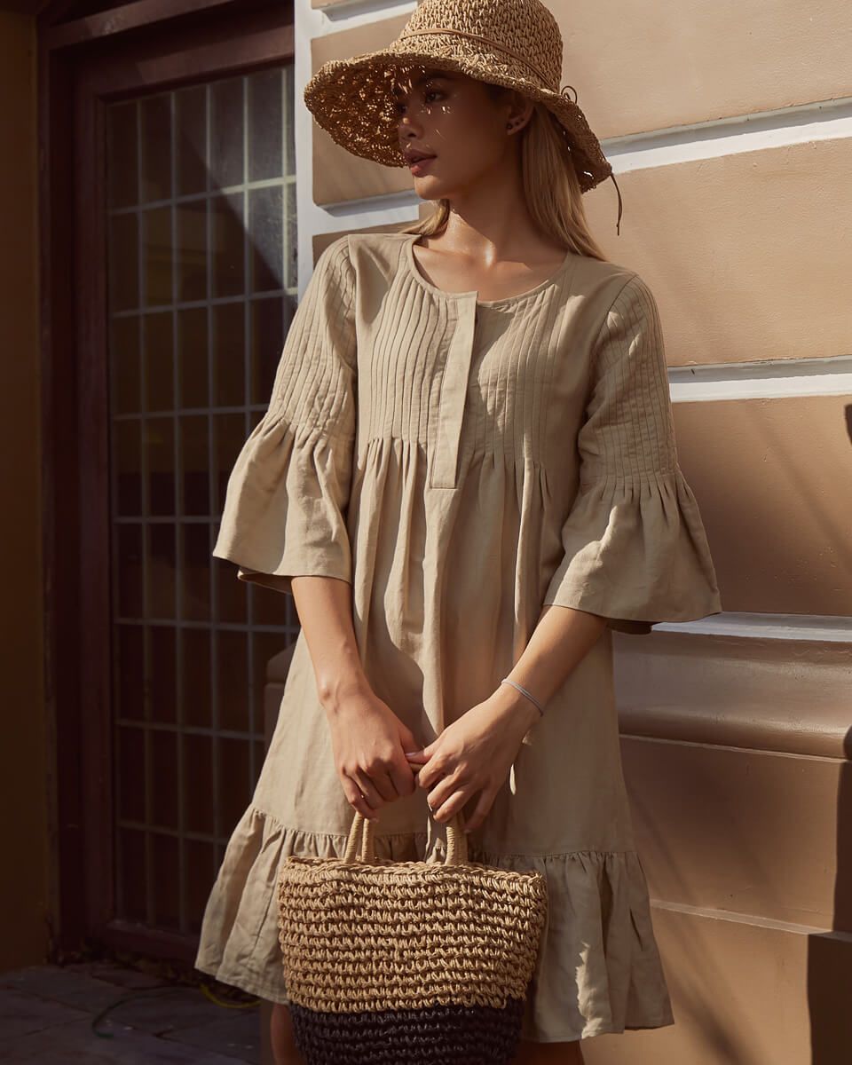 Đầm linen phom suông giấu dáng vừa mát mẻ vừa đẹp trong mọi không gian