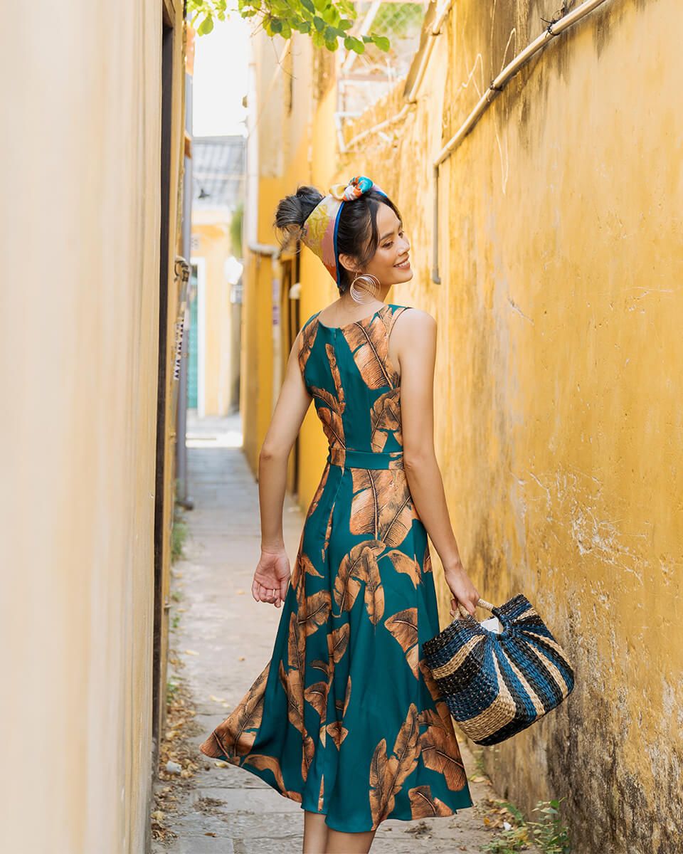 Đầm Lụa Xanh Mordern Meets Heritage