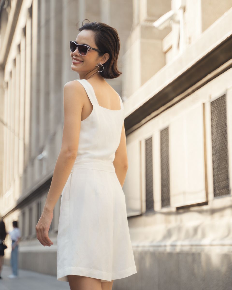 Jumpsuit Linen Trắng Becoming Unveil