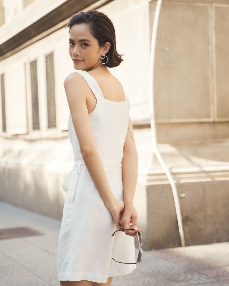 Jumpsuit Linen Trắng Becoming Unveil