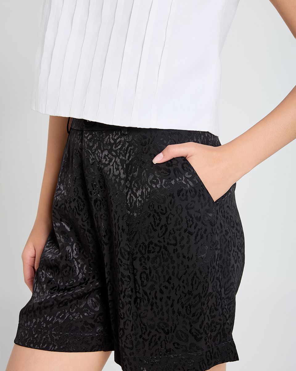 Quần Short Lụa Nữ Đen Họa Tiết A Touch Of Effortless Elegance