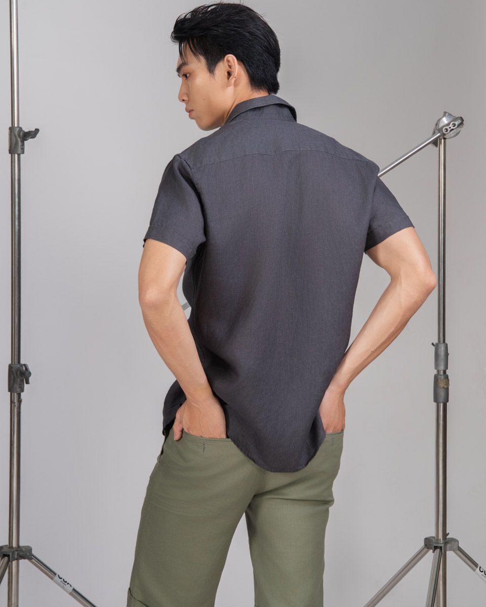 Áo Sơ Mi Nam Linen Xám Đen Thêu Tay Ngắn