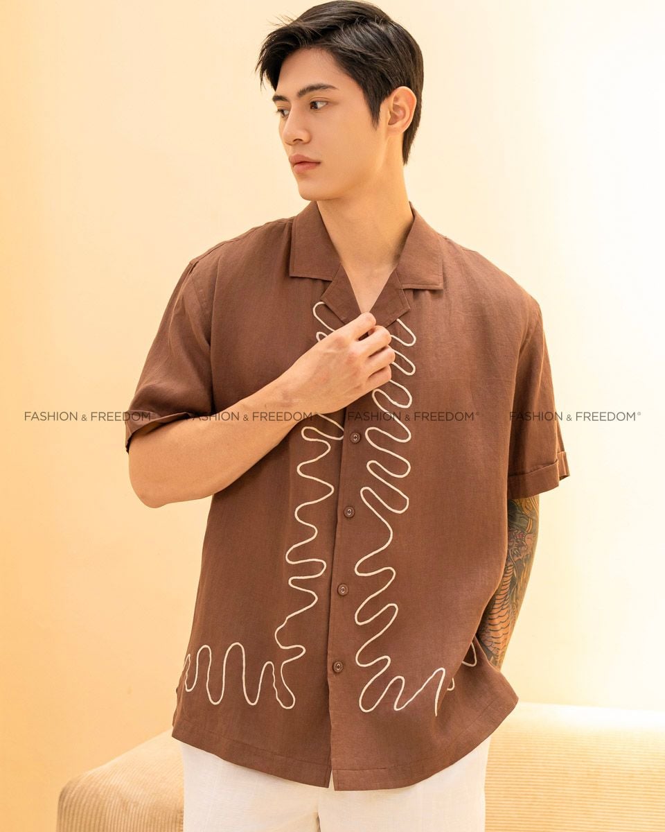 Áo Sơ Mi Nam Linen Nâu Thêu Tay Ngắn