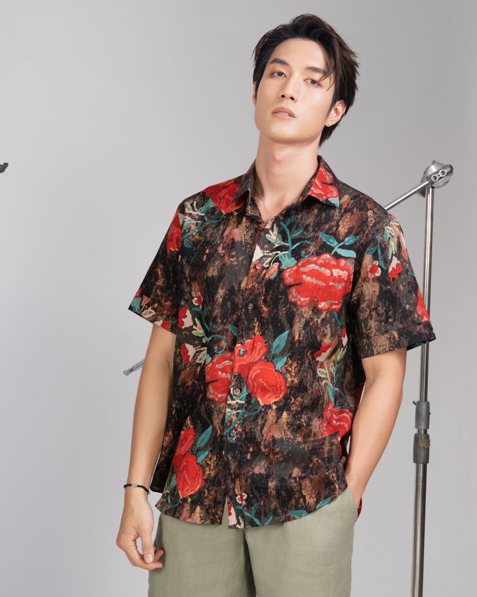 Áo Sơ Mi Nam Linen Nâu Hoa Đỏ Tay Ngắn
