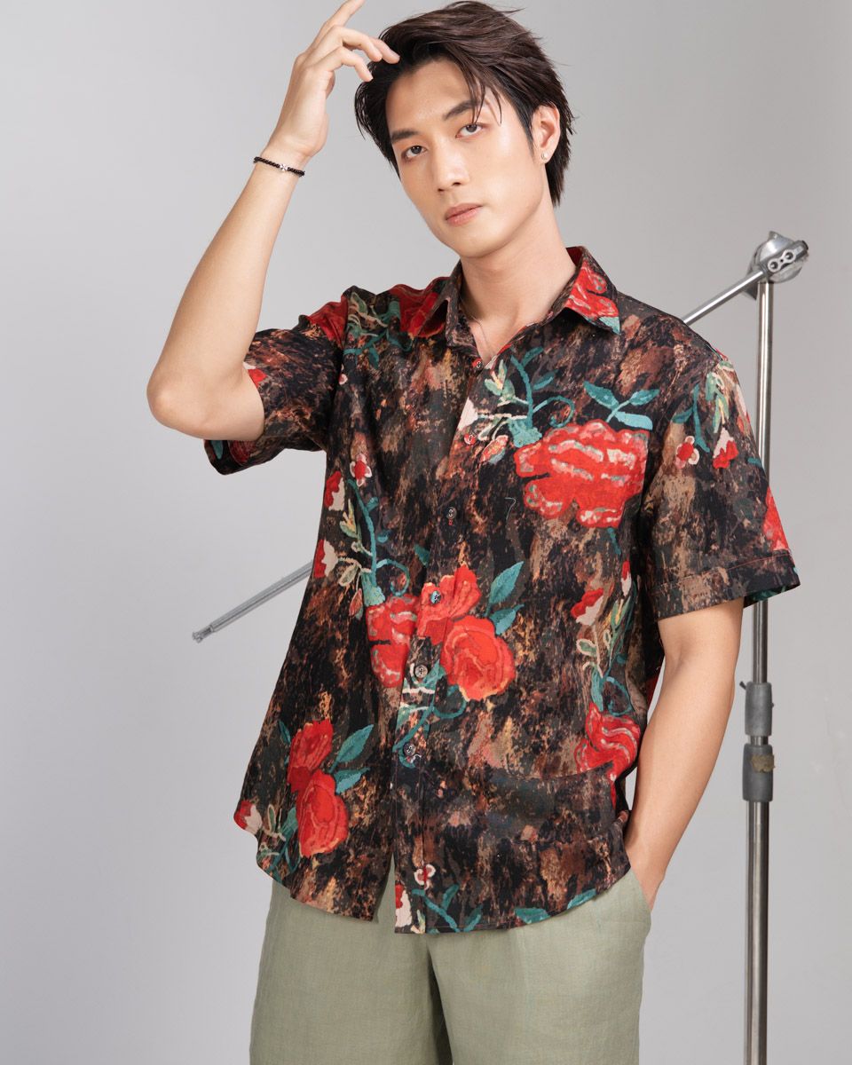 Áo Sơ Mi Nam Linen Nâu Hoa Đỏ Tay Ngắn