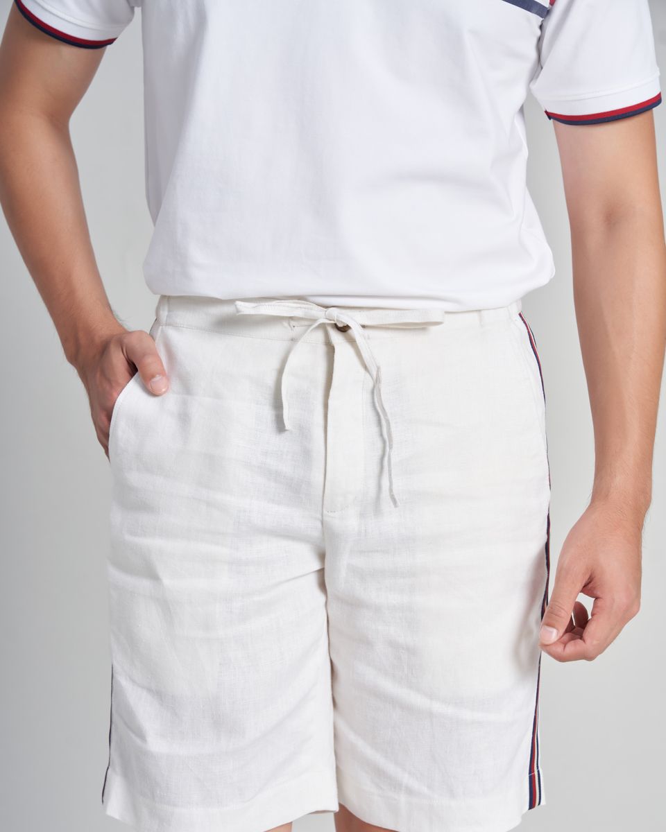 Quần Short Nam Linen Trắng Sọc Đỏ Holidays Vibes