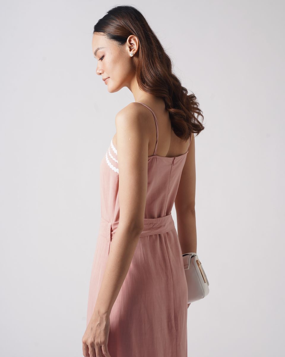 Đầm Linen Hồng Hai Dây Phối Dây Ren