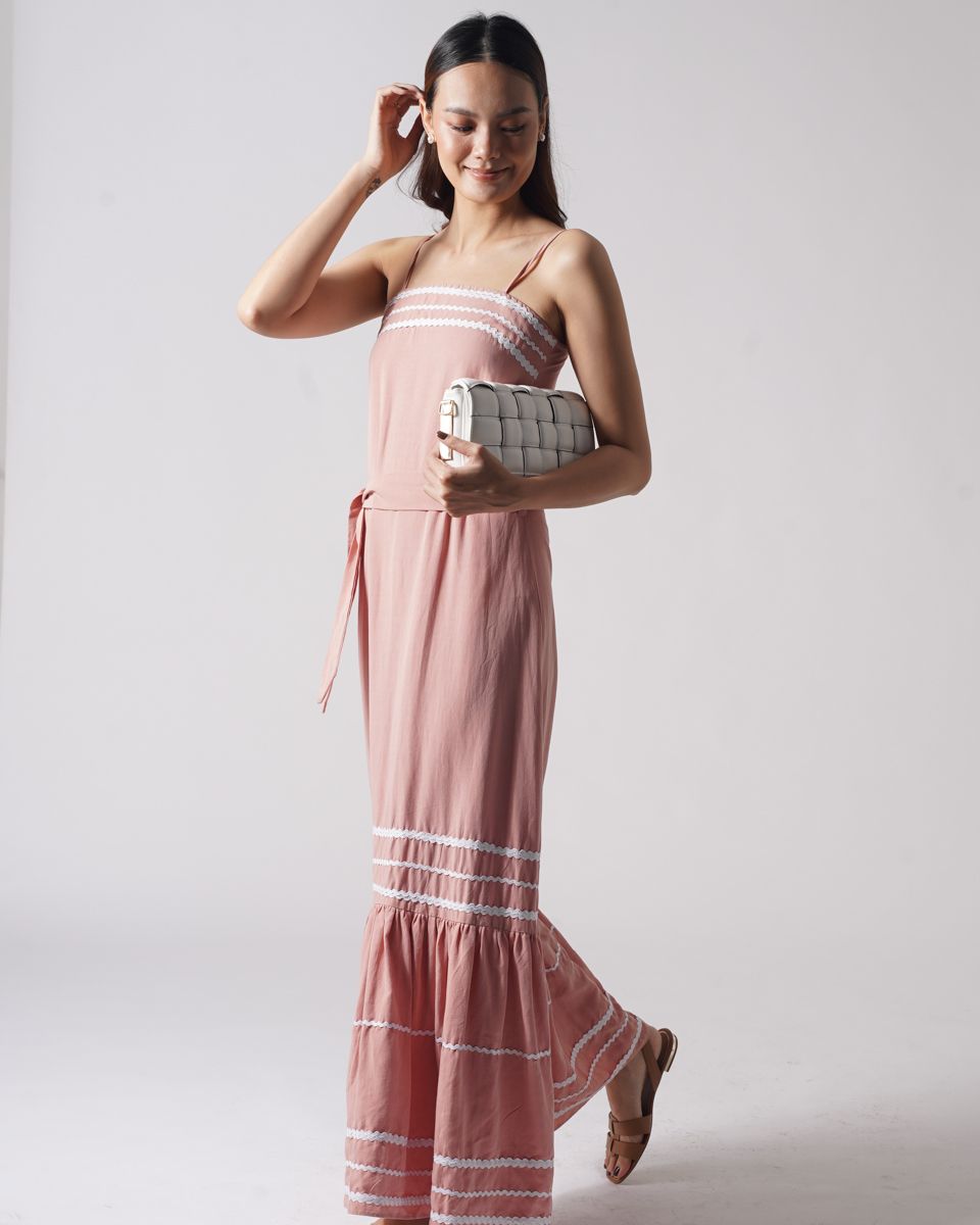 Đầm Linen Hồng Hai Dây Phối Dây Ren