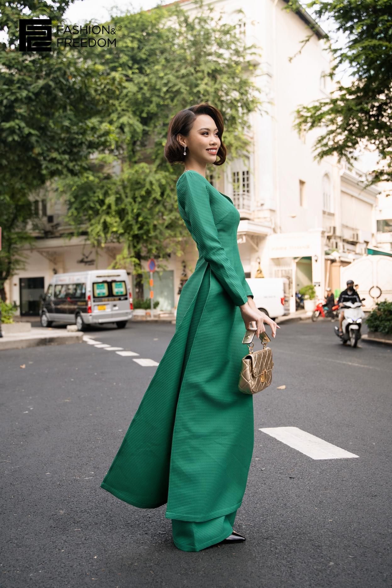 Áo Dài Nữ Gấm Xanh Lá