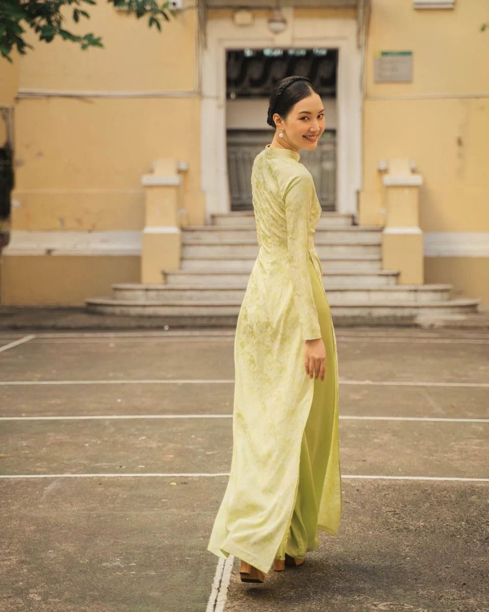 Quần Áo Dài Lụa Xanh Chuối Non Pride Viêt Nam