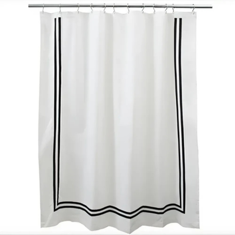 RÈM TẮM MODA 180X180CM MÀU TRẮNG VIỀN ĐEN BẰNG VẢI