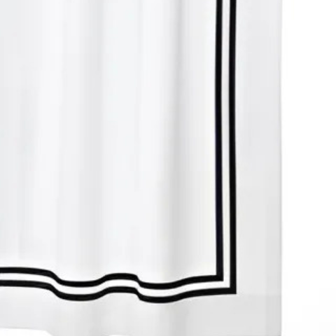 RÈM TẮM MODA 180X180CM MÀU TRẮNG VIỀN ĐEN BẰNG VẢI