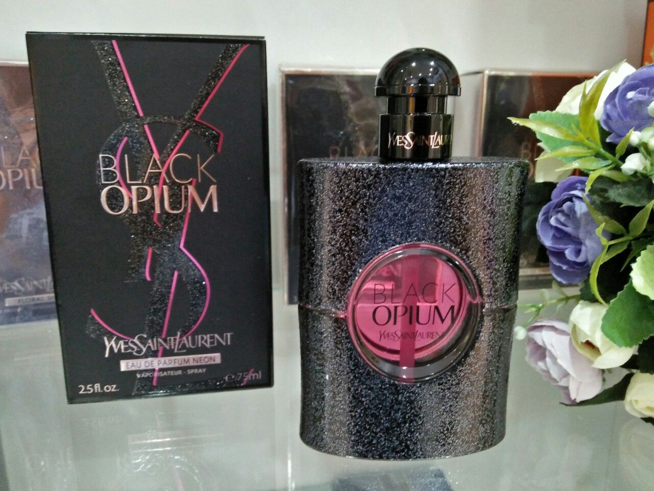  Yves Saint Laurent Black Opium Neon Eau de Parfum 