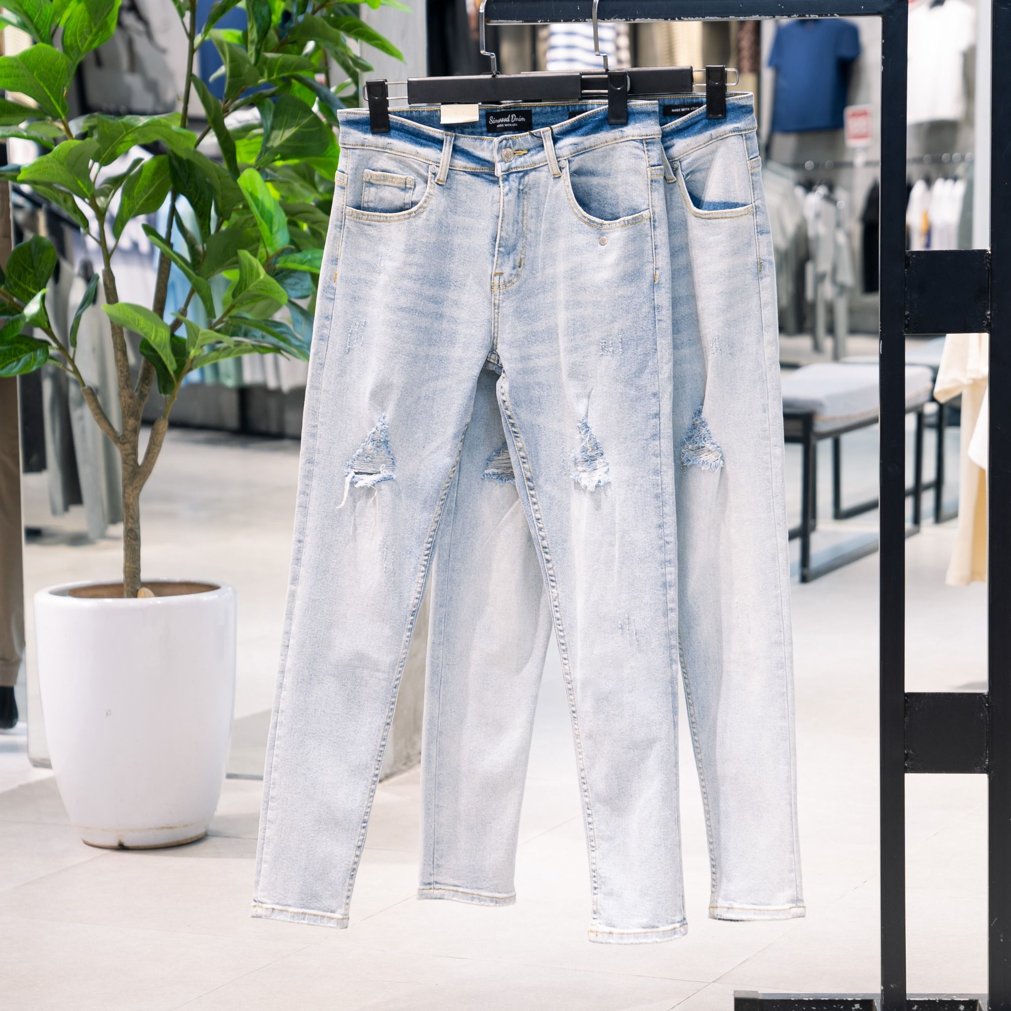  Quần Jeans Light Blue Wash Ripped Slim Tapper 1662 