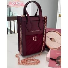 Túi Charlotte Tilbury có kèm dây xích đeo