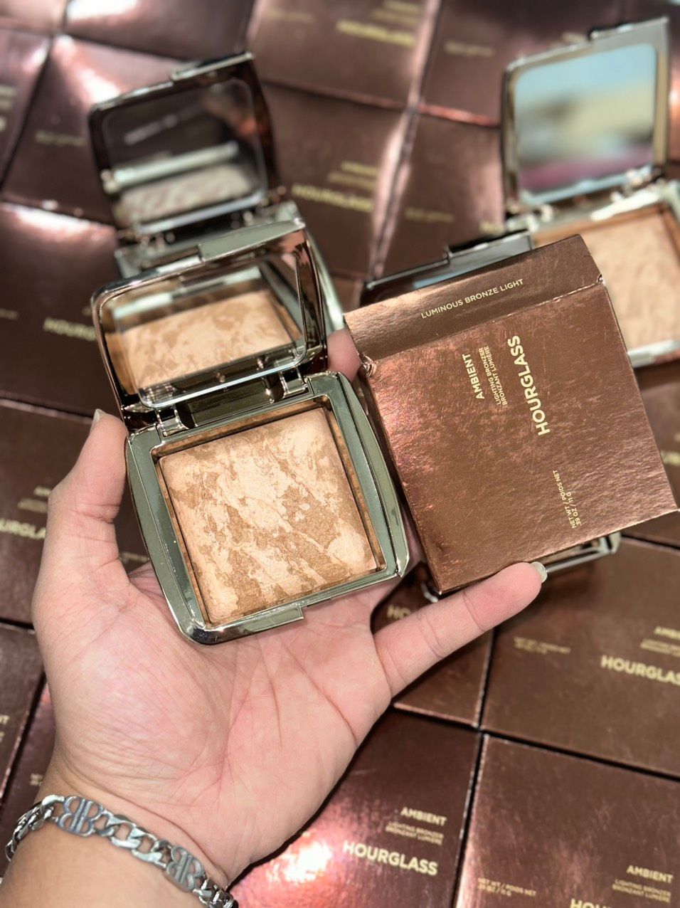 Phấn tạo khối Hourglass Ambient Lighting Bronzer 11g Vy Hí Beauty