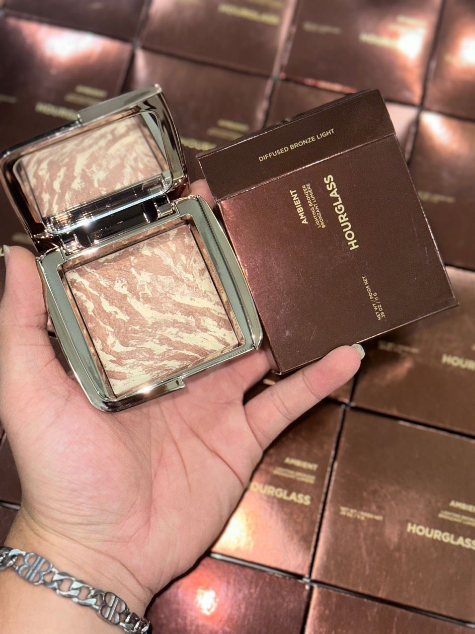 Phấn tạo khối Hourglass Ambient Lighting Bronzer 11g Vy Hí Beauty