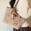 Túi Chio2nd họa tiết gấu kèm charm 32cm