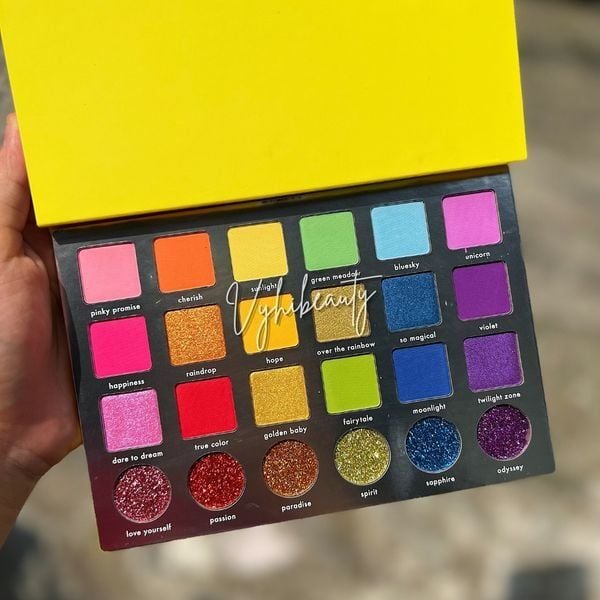 Bảng mắt Kara Across The Rainbow 24 ô