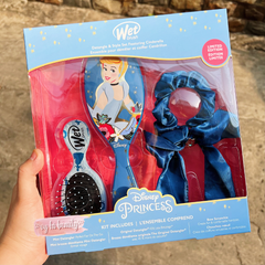 Set lược Wet Brush Cinderella 3 món gồm 2 lược, 1 dây cột tóc