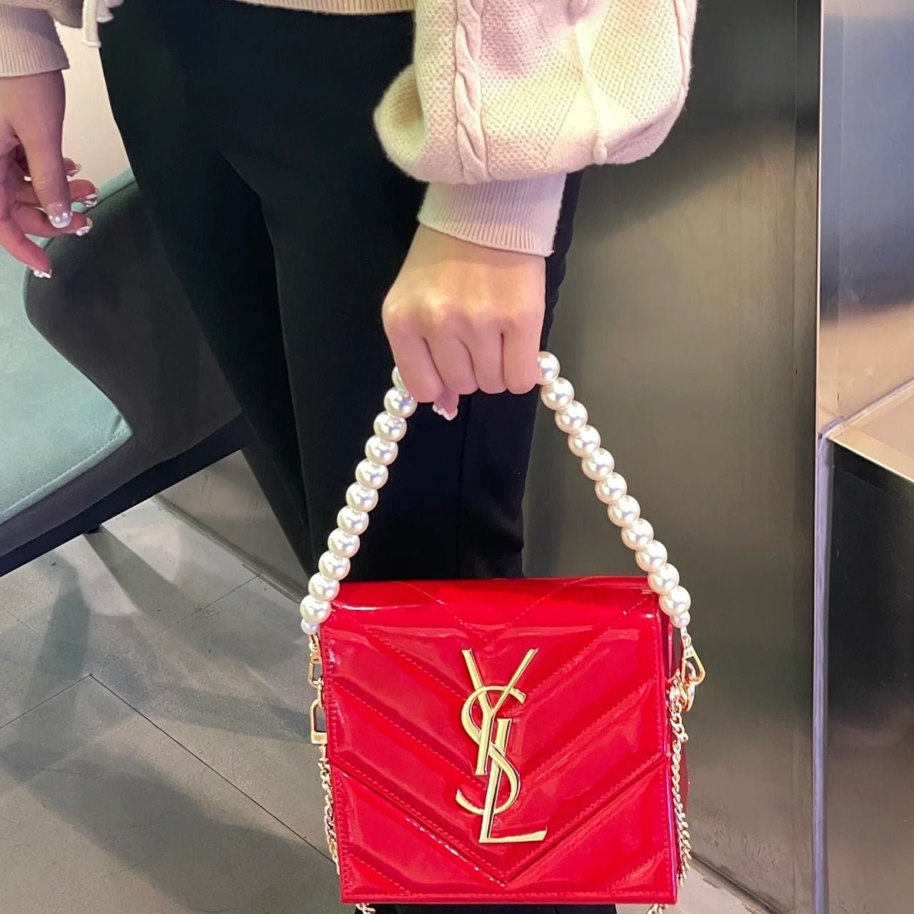 Túi gift YSL Đỏ 17.5 x 16 x 10 cm