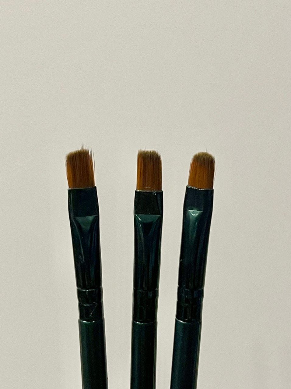 Cọ môi đầu dẹp thân đen