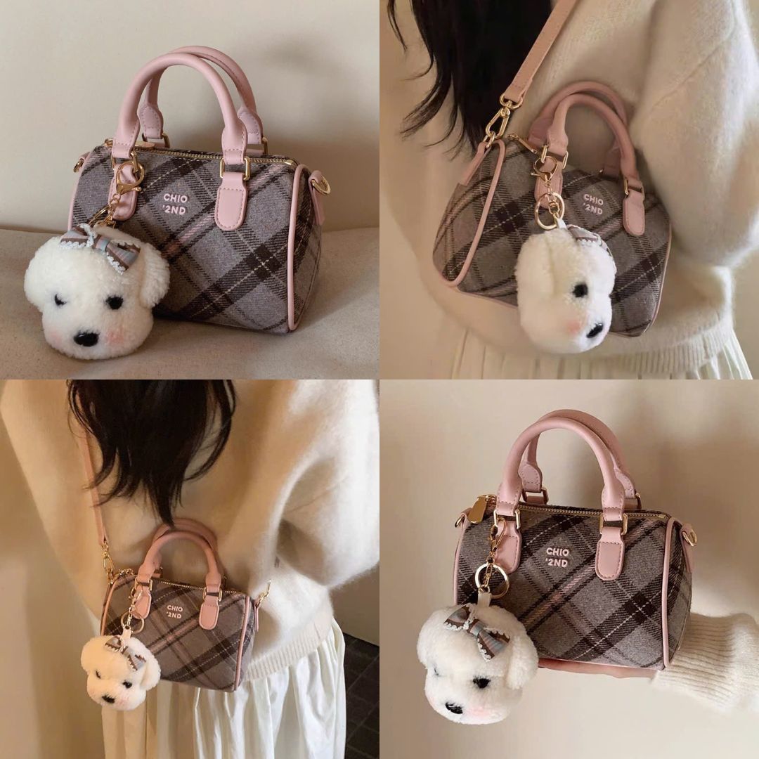 Túi Chio2nd dạ hồng 19cm kèm charm cún trắng