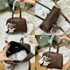 Túi Chio2nd dạng hộp kèm charm gấu 32 x 22 x 11 cm