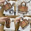Túi Burberry Tote da 19 x 14 x 7cm