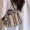 Túi Chio2nd 2 sọc trắng 20cm kèm charm thỏ