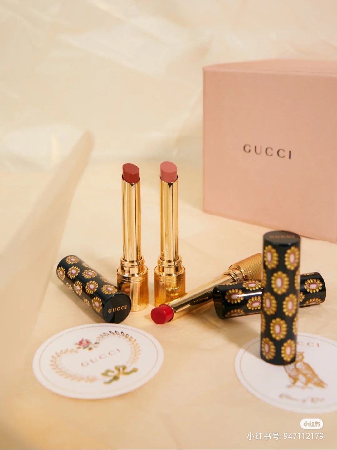 Son thỏi Gucci De Beaute Brillant có dưỡng vỏ HOA ĐEN 1.8g