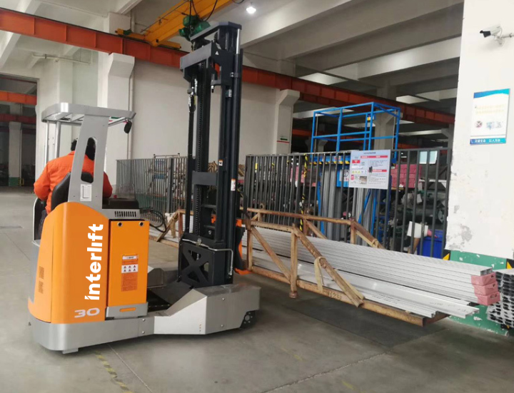 Xe nâng đa hướng ngồi lái Interlift RSEW series. Hàng mới 100%