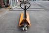 Xe nâng tay 3 tấn càng dài 2m hiệu Interlift, tiêu chuẩn Châu Âu
