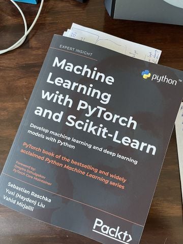  Machine Learning with PyTorch and Scikit-Learn 