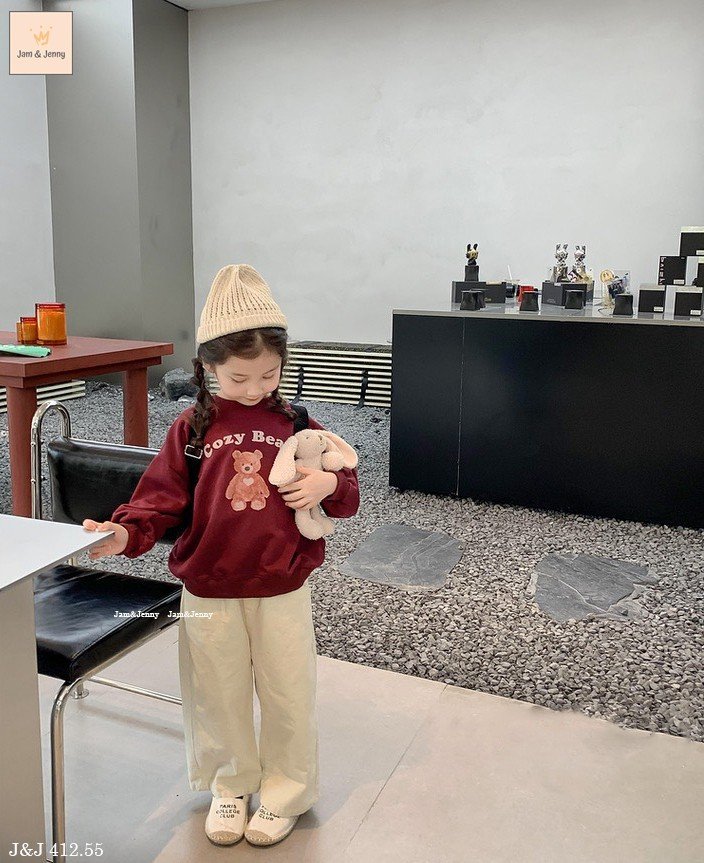 Bộ Jam&Jenny áo da cá đỏ mận hình gấu Cozy Bear - quần baggy thô màu be size 2 - 12y