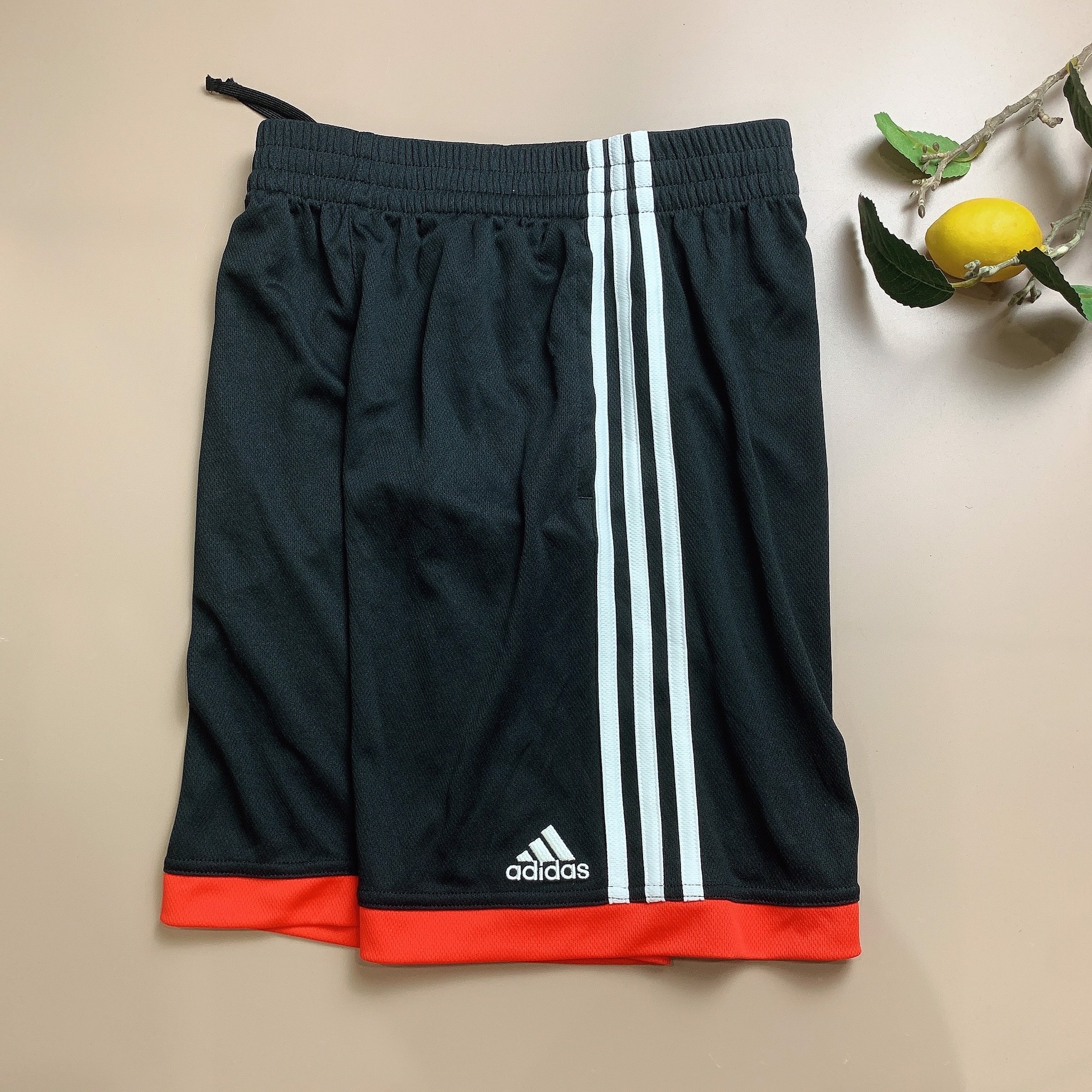 Quần thể thao Adidas viền gối