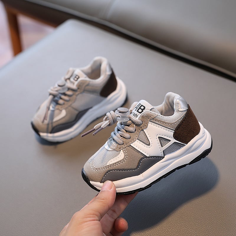 01 - Giày thể thao nâu phối be chữ N siêu nhẹ cho bé trai size 21-36
