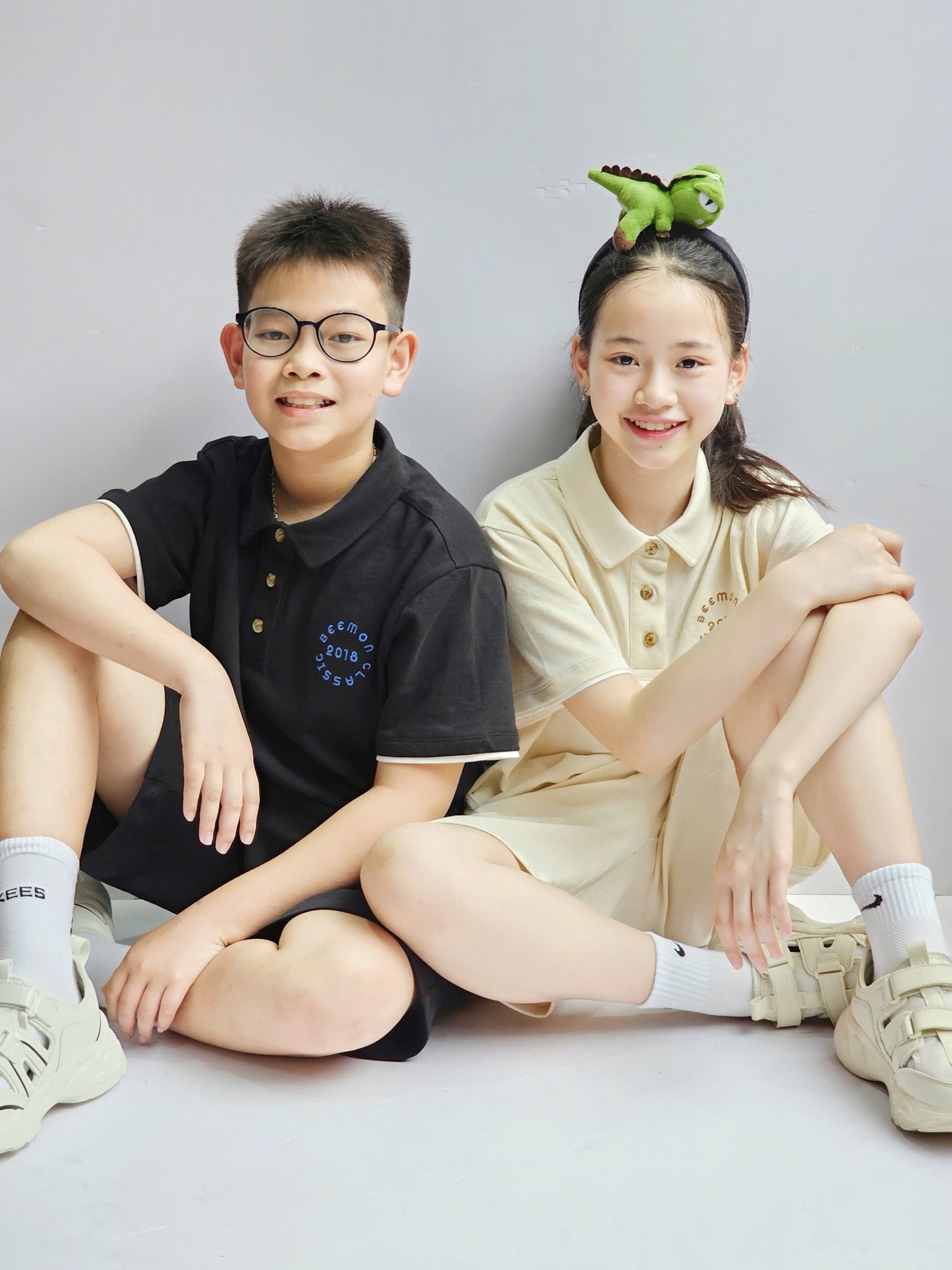 Bộ Polo cổ đức cotton Bee Mon 2 màu đen/be cho bé size 120-160
