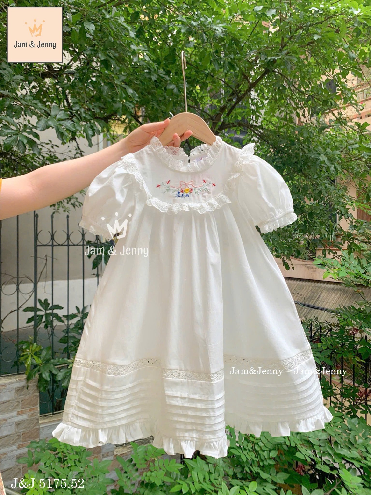 JJ 5175 - Váy Jam & Jenny vải thô trắng thêu hoa nơ bé gái size 2-12y