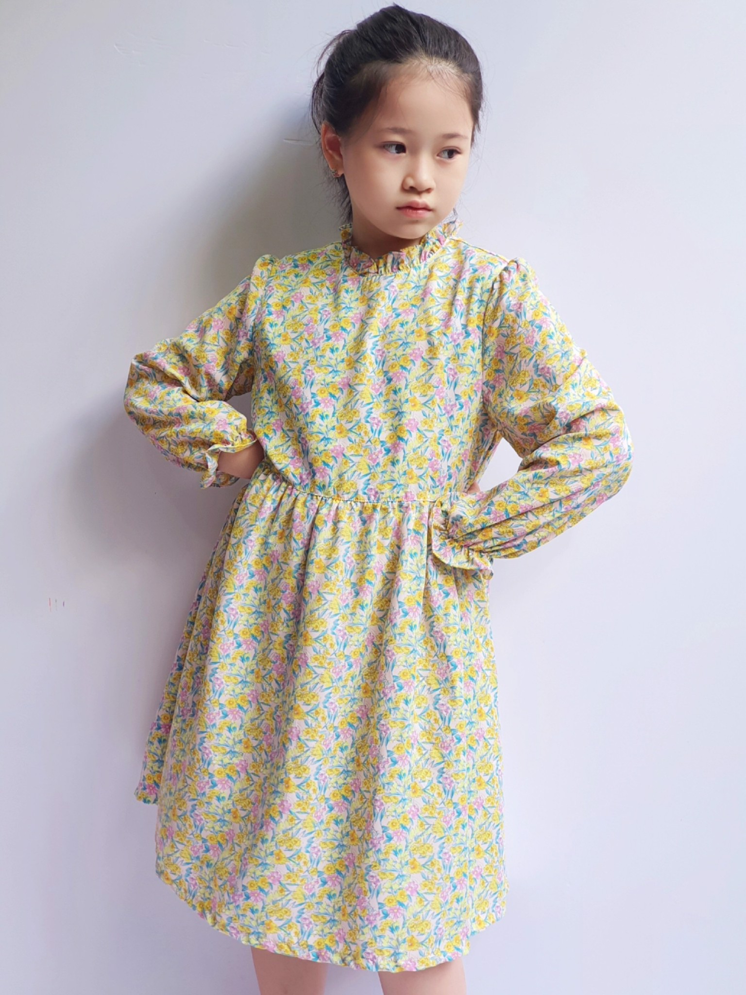 Váy chiffon Curlysue hoa nhí vàng hồng cổ bèo nhún eo