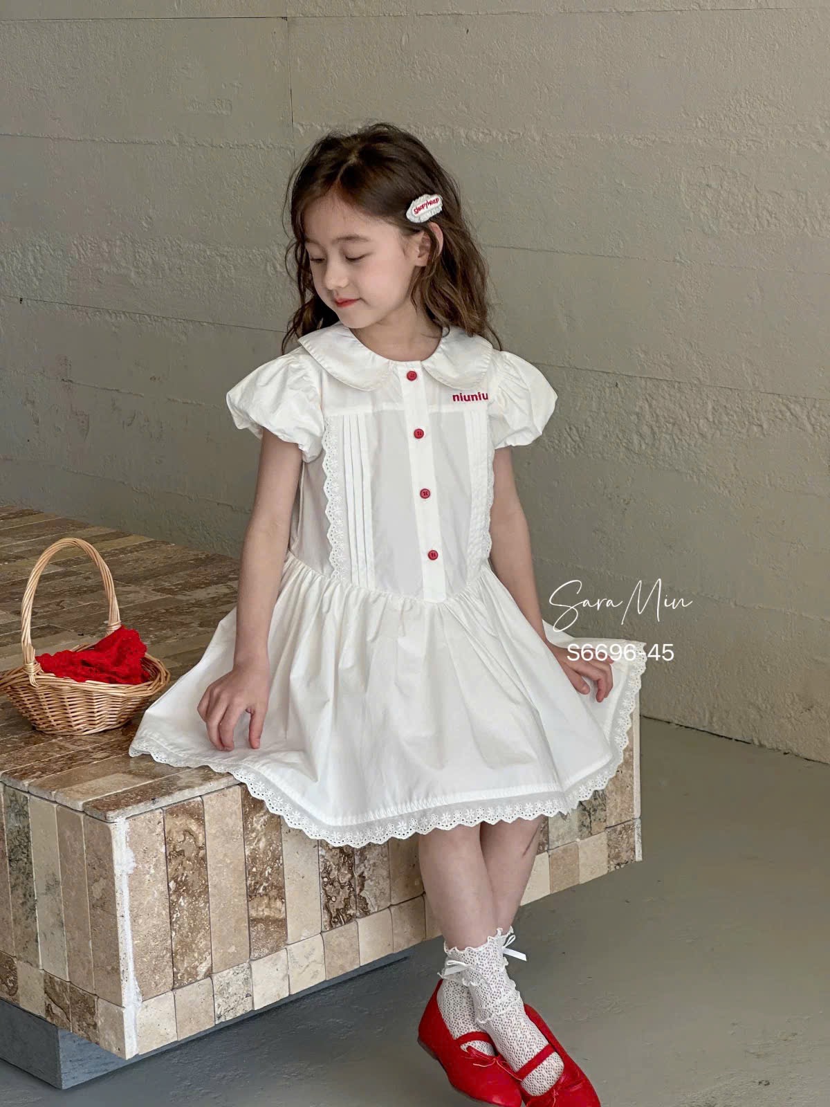 S6696 - Váy Sara Min màu trắng thêu Miumiu bé gái size 2-12y