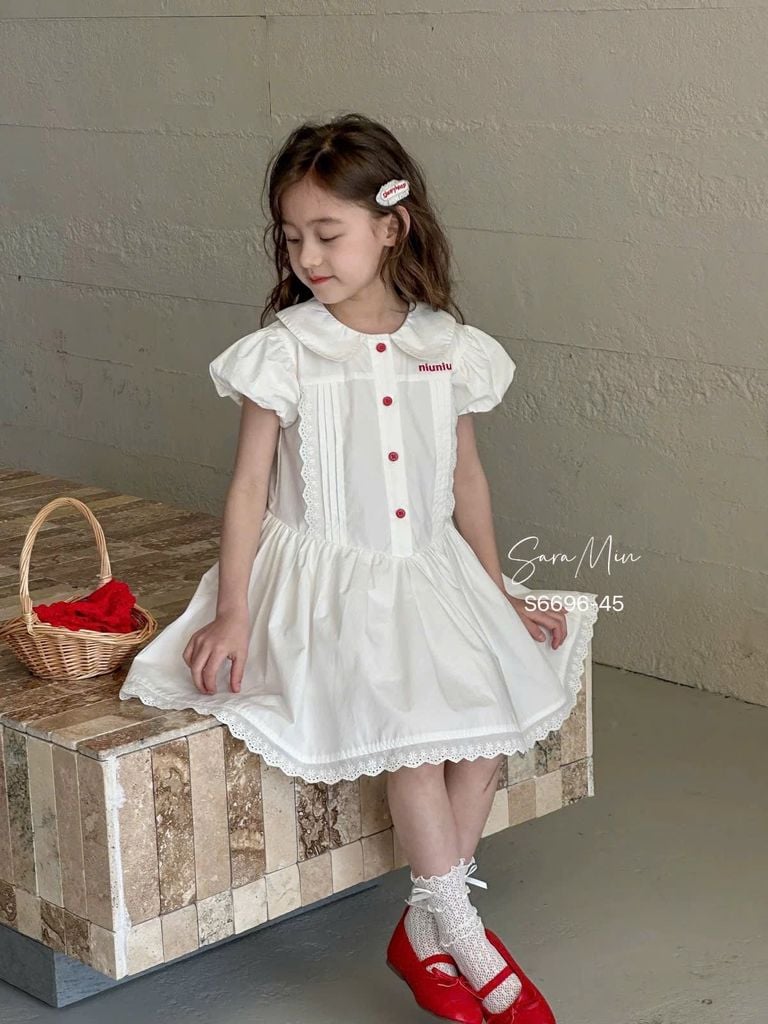 S6696 - Váy Sara Min màu trắng thêu Miumiu bé gái size 2-12y
