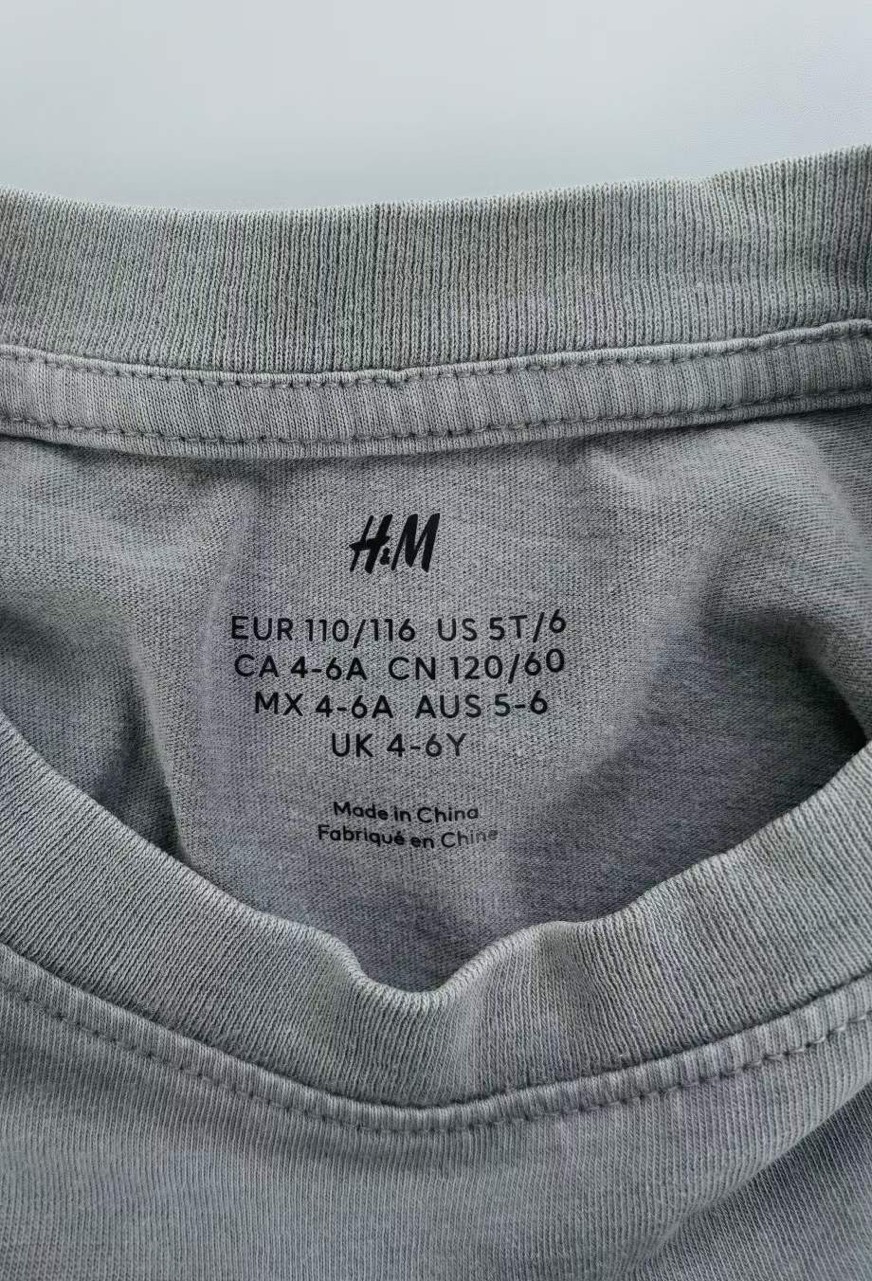 Áo cotton Hm túi ngực 2 màu đen/ ghi Enjoy cho bé trai size 2-10y