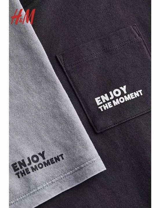 Áo cotton Hm túi ngực 2 màu đen/ ghi Enjoy cho bé trai size 2-10y
