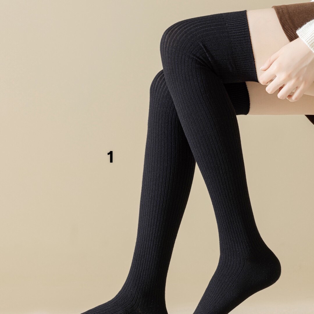 Tất len cao tới đùi tuổi Teen trơn 8 màu ( Free size )