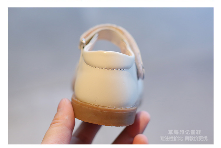V723 - Giày MG Baby khoét tim 3 màu nâu / kem / đen size 21-30