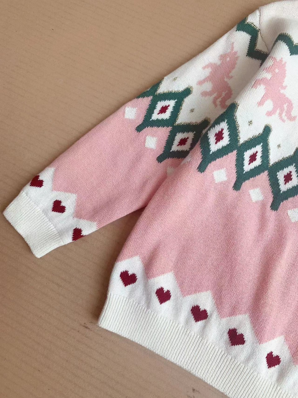 Áo len HM màu kem pony hồng phối họa tiết xanh rêu size 2 - 10y