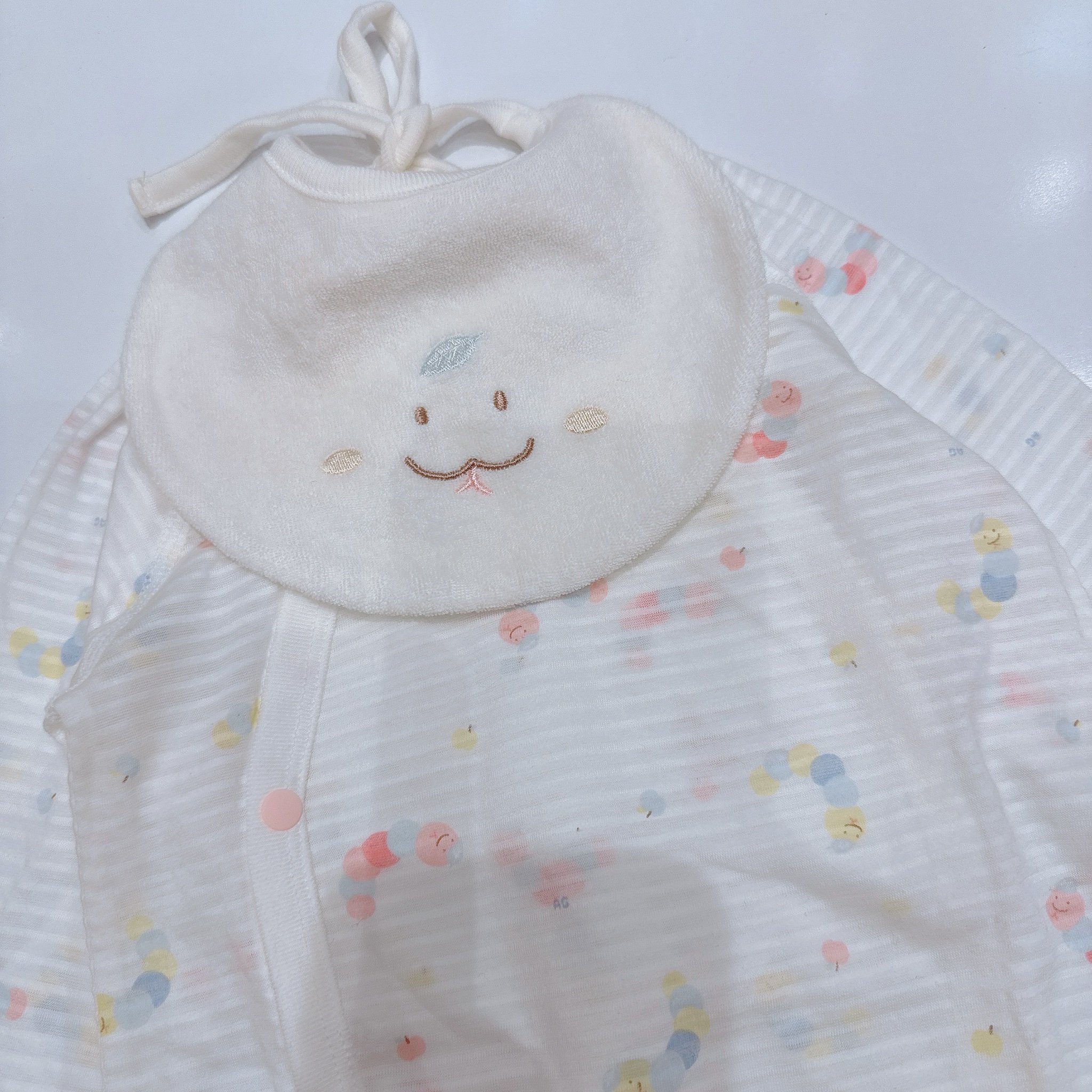 Body Agabang vải cotton giấy kèm yếm màu trắng hình sâu sắc màu cho bé size 70/80